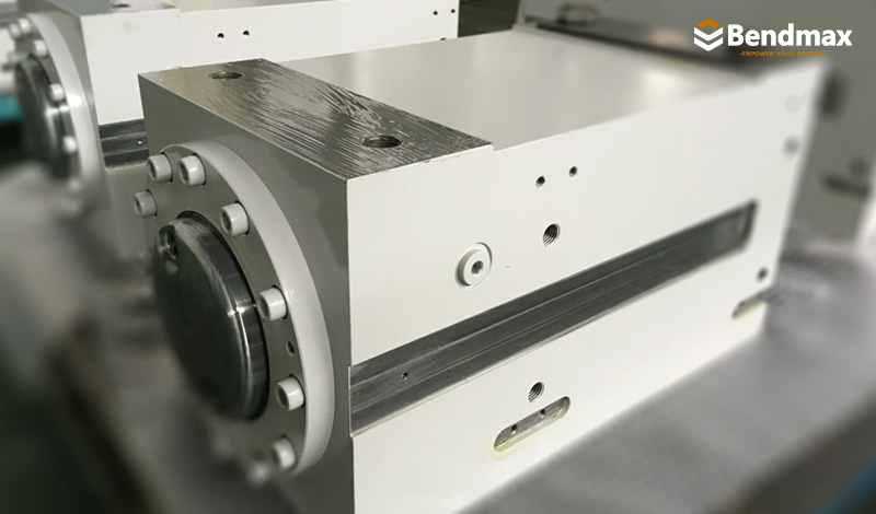 Solutions de vérins hydrauliques sur mesure pour presses plieuses : précision, puissance et fiabilité à long terme
