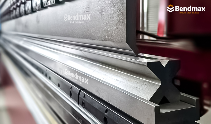 Comment choisir l'outillage de presse plieuse adapté en fonction de la force de pliage