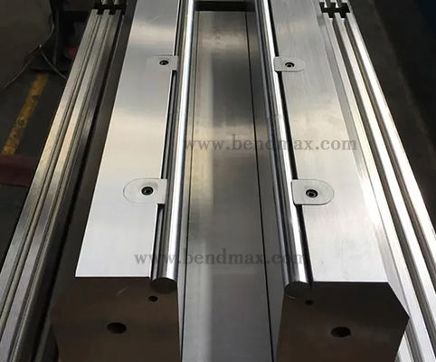 Free-mark dies /no- mark dies with Roller inside